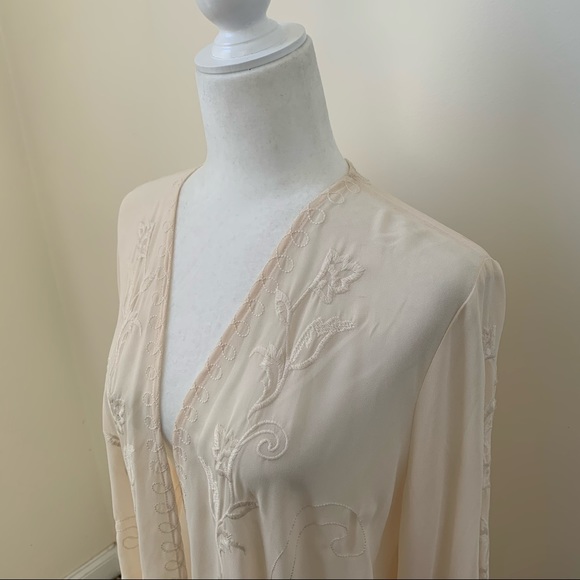 Lush Cream Embroidered Fringe Wide Sleeve Kimono - Picture 4 of 10